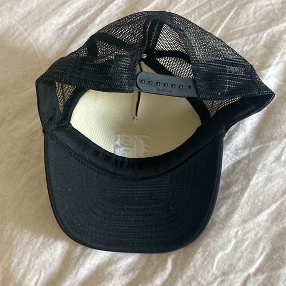 R13 trucker hat in black - Picture 4 of 4